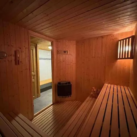 Lovely 4 Bedroom Ski-in Ski-out With Sauna * Les Houches
